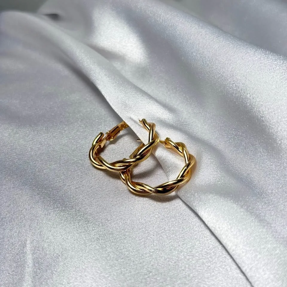 Twisted Hoop Earrings image indicator(2)