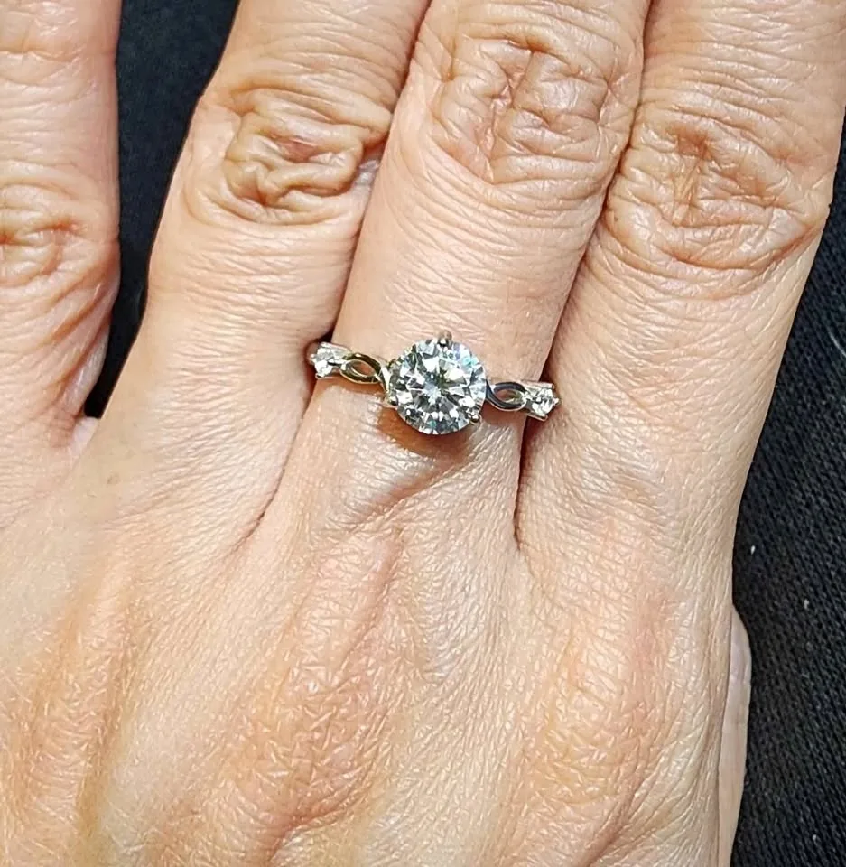 New 1 carat Moissanite ring