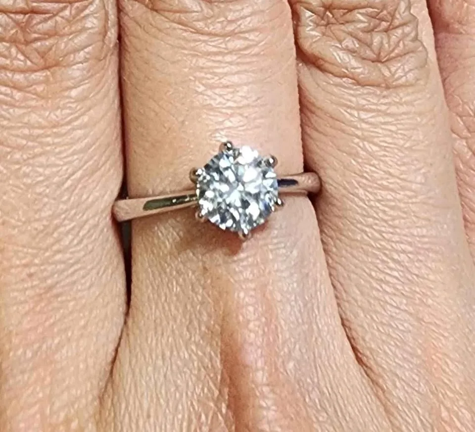 New 1 carat Moissanite ring (6-prong)