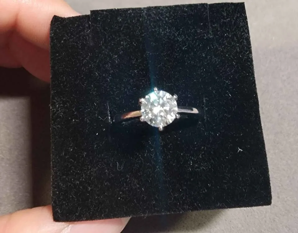 New 1 carat Moissanite ring (6-prong) image indicator(2)