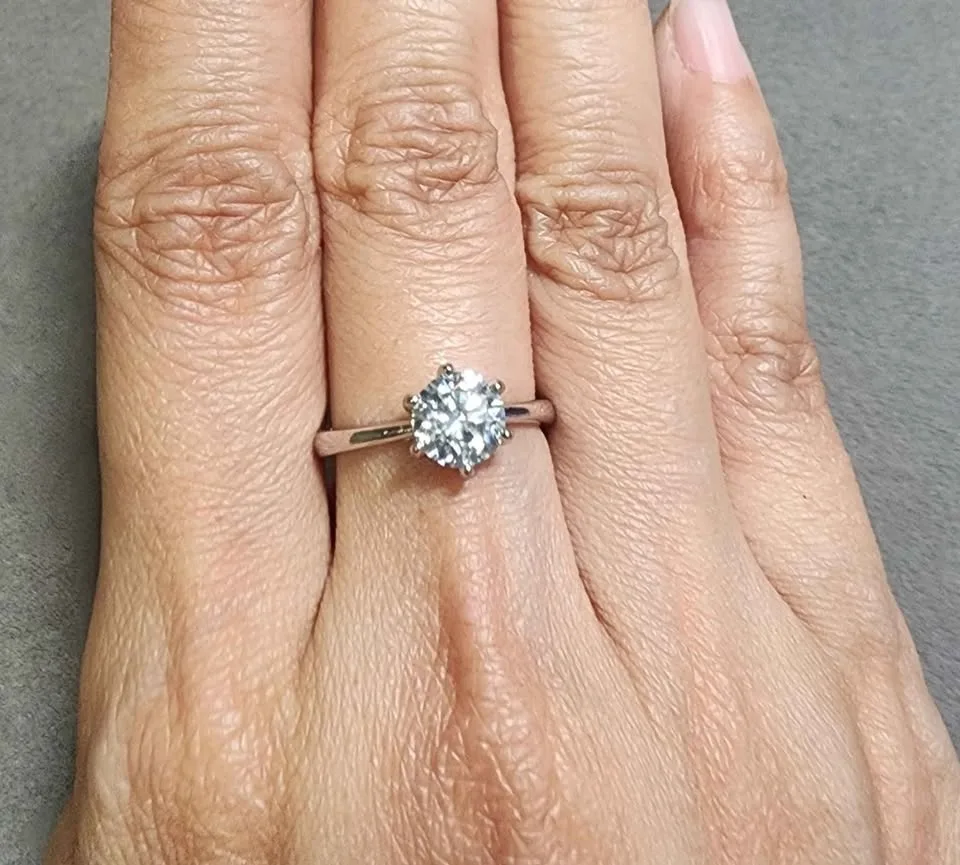 New 1 carat Moissanite ring (6-prong) image indicator(3)
