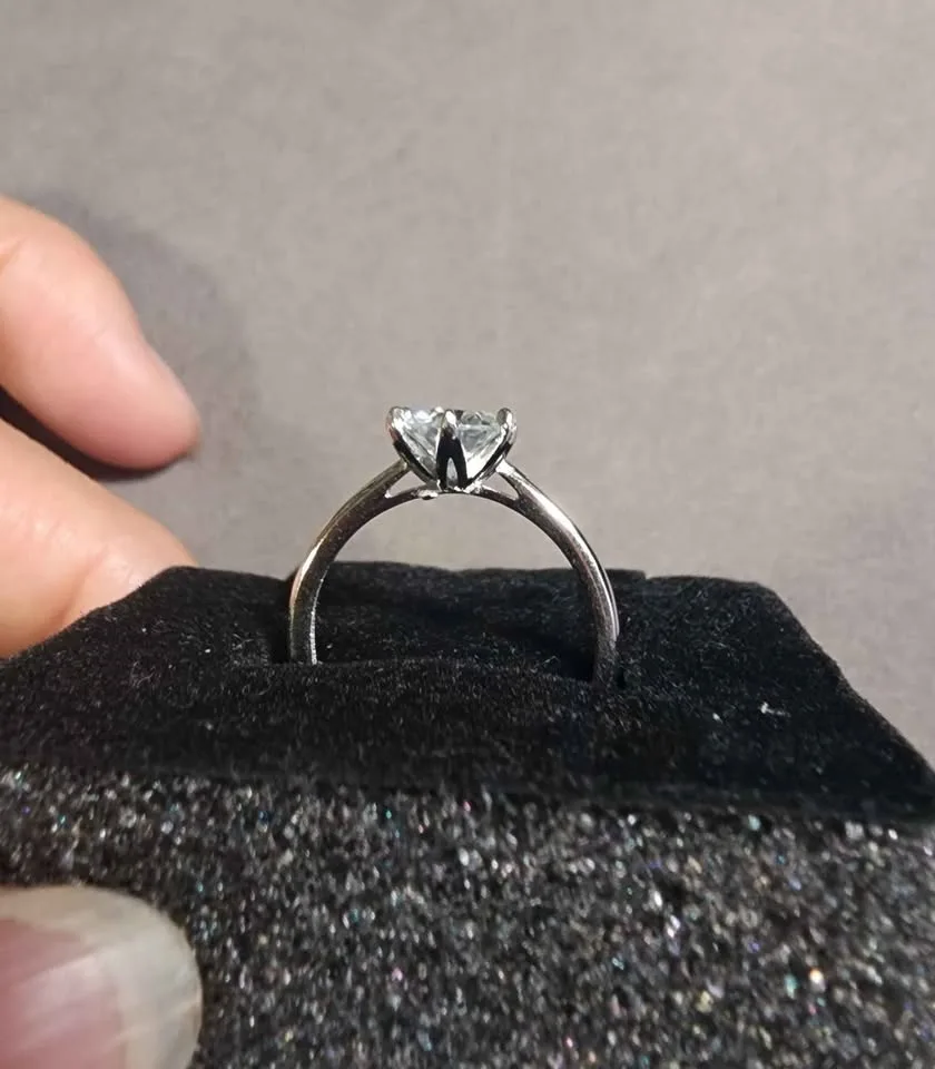 New 1 carat Moissanite ring (6-prong) image indicator(4)