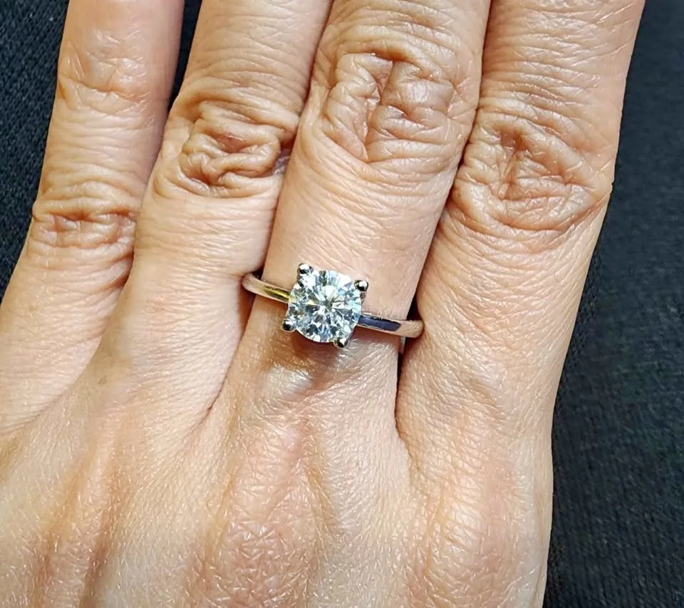 New 1 carat Moissanite ring (U 4-prong)