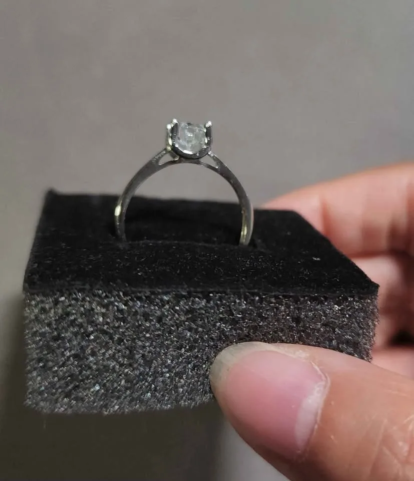 New 1 carat Moissanite ring (U 4-prong) image indicator(2)