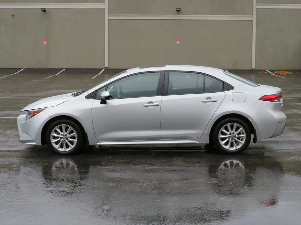 2022 Toyota LE Automatic Eligible For UBER image indicator(9)