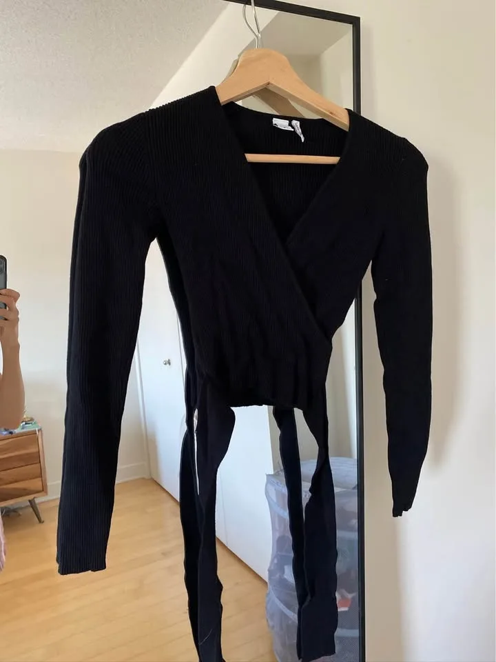 Cropped women long sleeves image indicator(6)