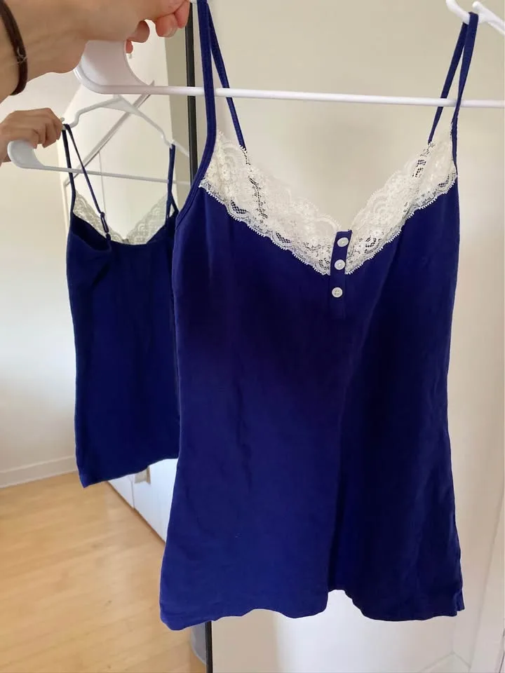 Women tank top image indicator(2)