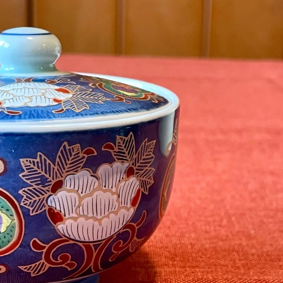 Colorful Arita-ware Lidded Bowl - Vintage image indicator(3)