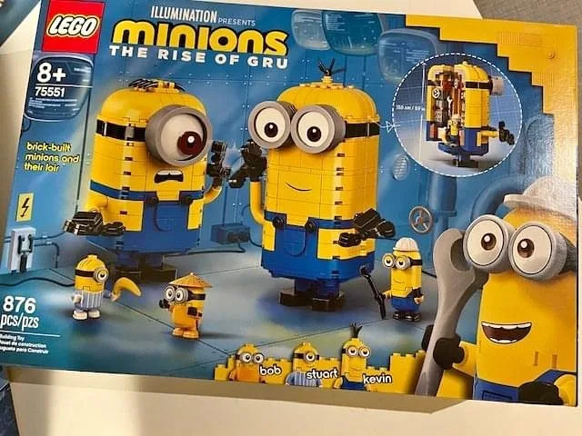 Lego 75551 Brick-built Minions and their Lair - BNIB