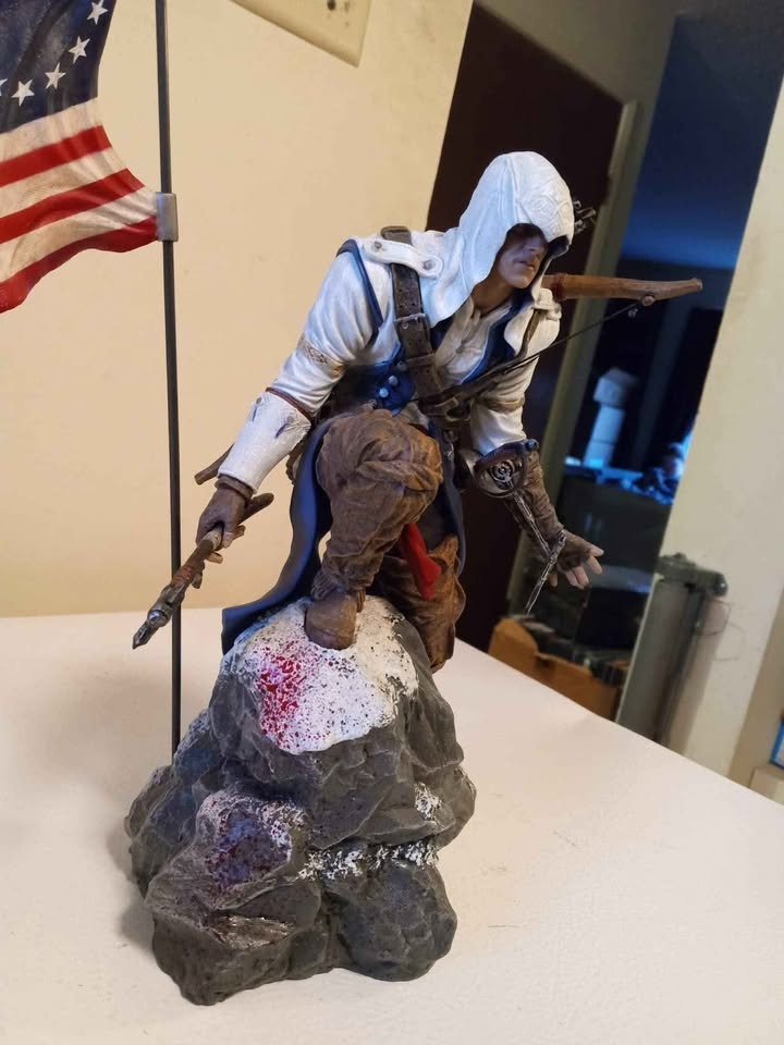 Assassin's Creed 3 Collectible Figure - photo 2