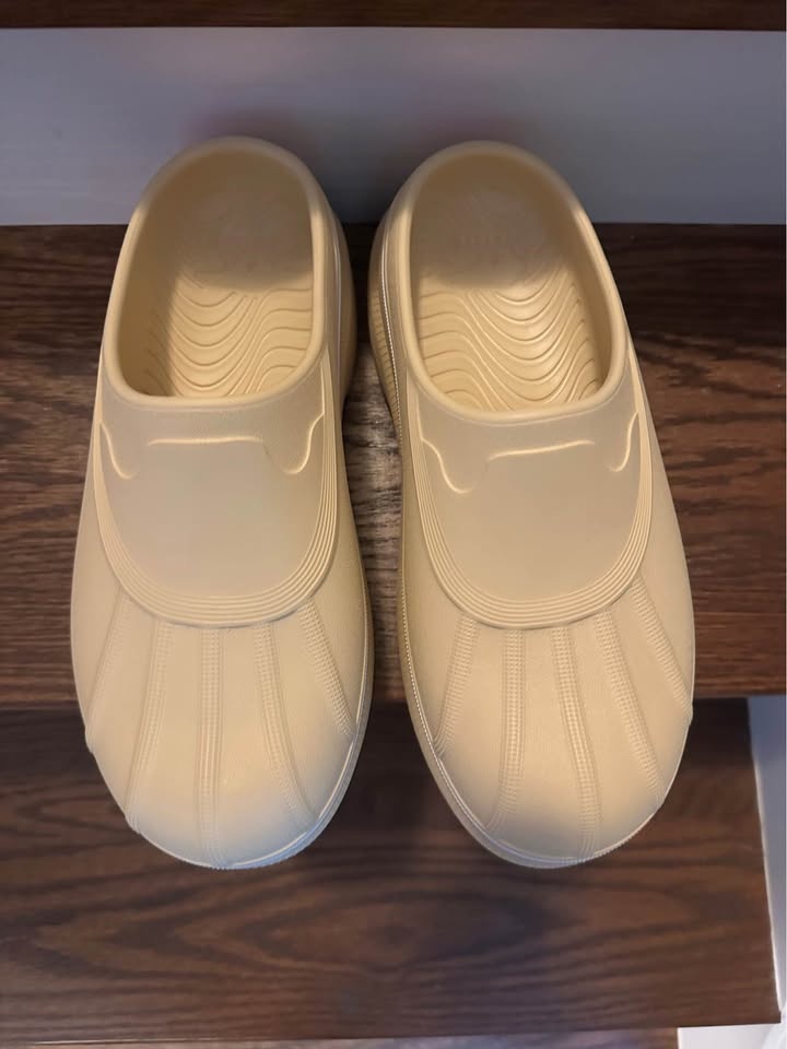 Sorel Women’s Caribou Clog. Size 9. - photo 2