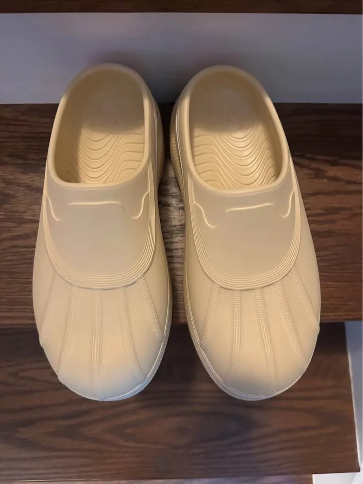 Sorel Women’s Caribou Clog. Size 9. image indicator(2)