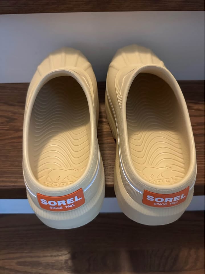 Sorel Women’s Caribou Clog. Size 9. - photo 3