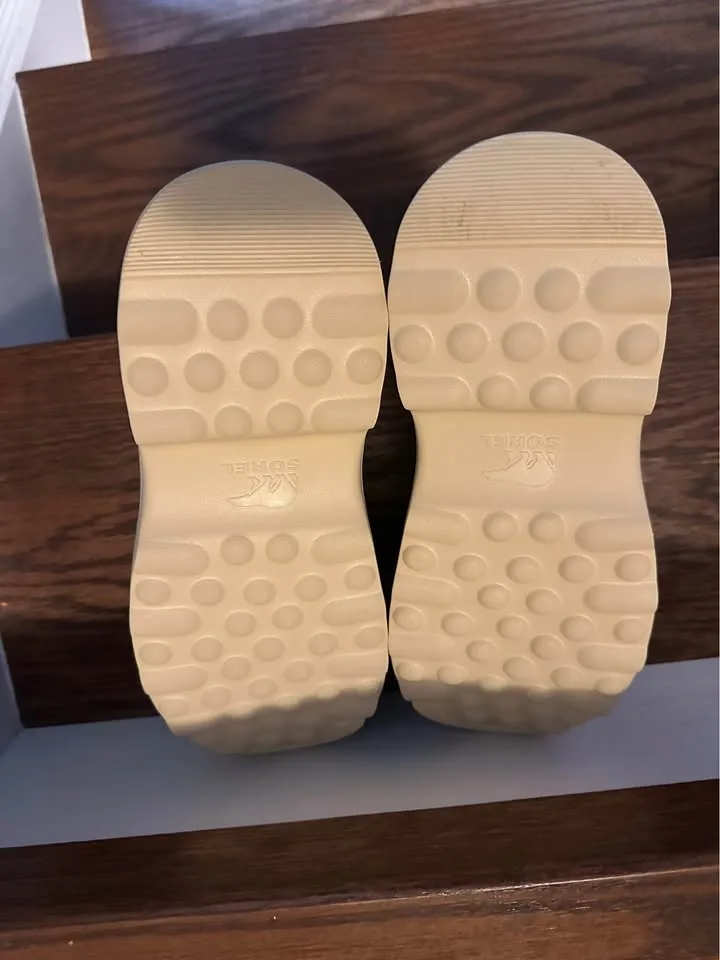 Sorel Women’s Caribou Clog. Size 9. image indicator(5)