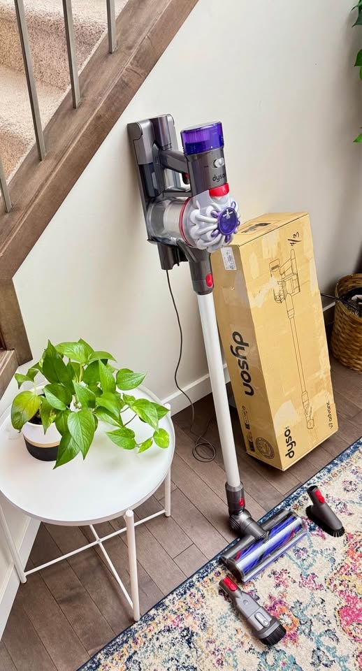 Dyson V7 Advanced Cordless Stick Vacuum - Open Box - NEW - photo 2