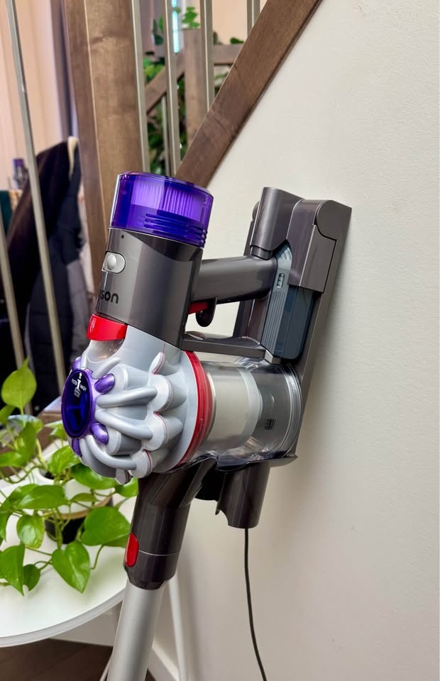 Dyson V7 Advanced Cordless Stick Vacuum - Open Box - NEW - photo 4