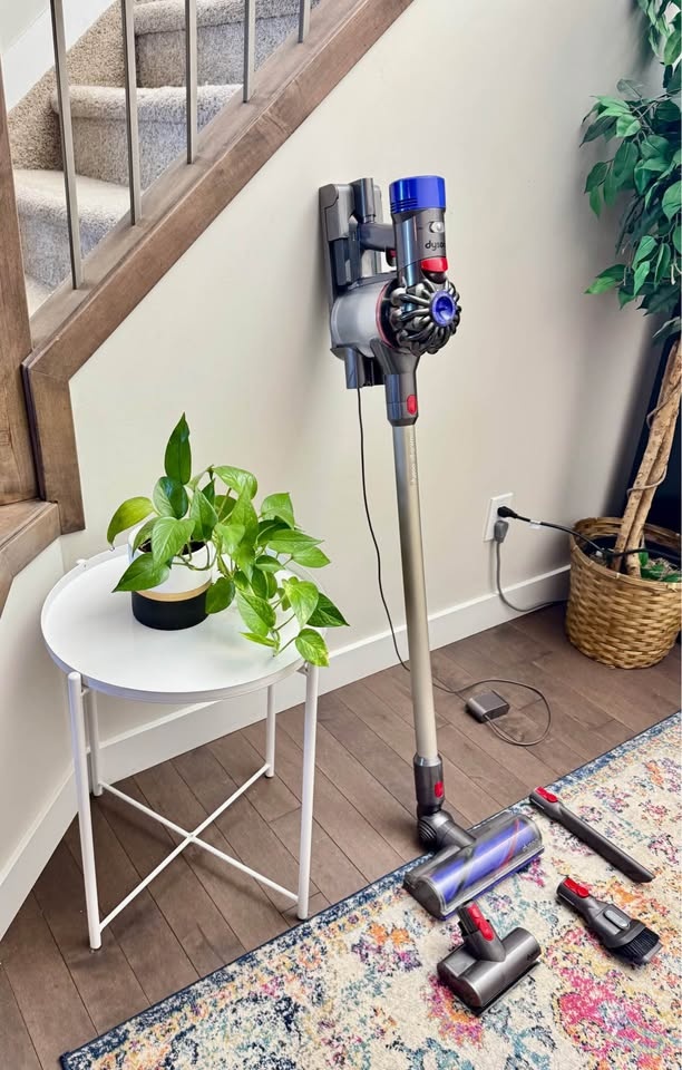 Dyson V8 - Dyson Cordless Vacuum - Dyson V8 Animal - Dyson Stick - photo 2