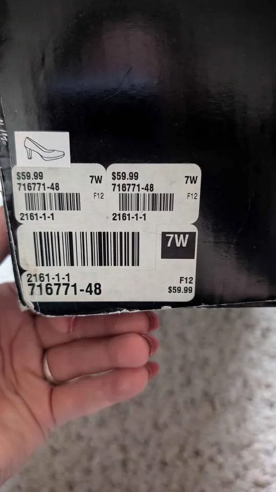 Sparkly Silver Heels size 7W image indicator(2)