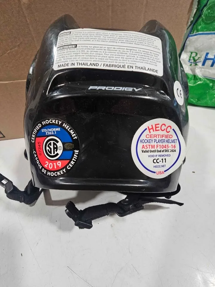 Bauer skating helmet size 6-6 1/2 image indicator(3)