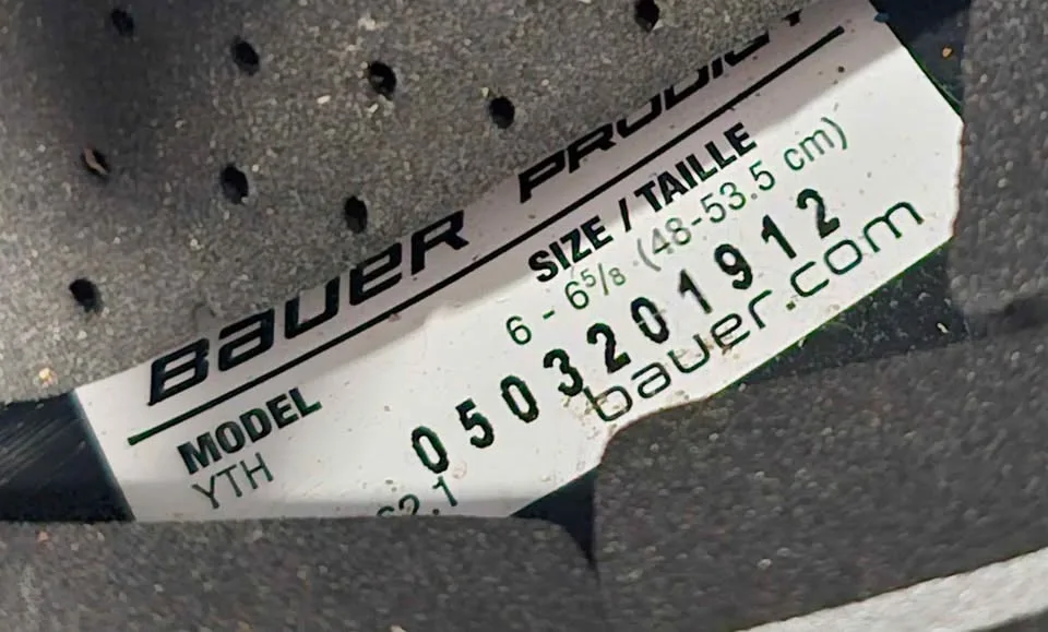 Bauer skating helmet size 6-6 1/2 image indicator(4)