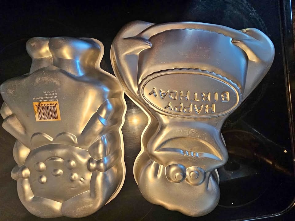 Cake pans