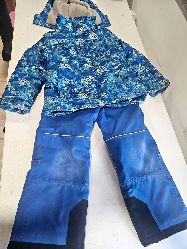 Boys snowsuit size 6