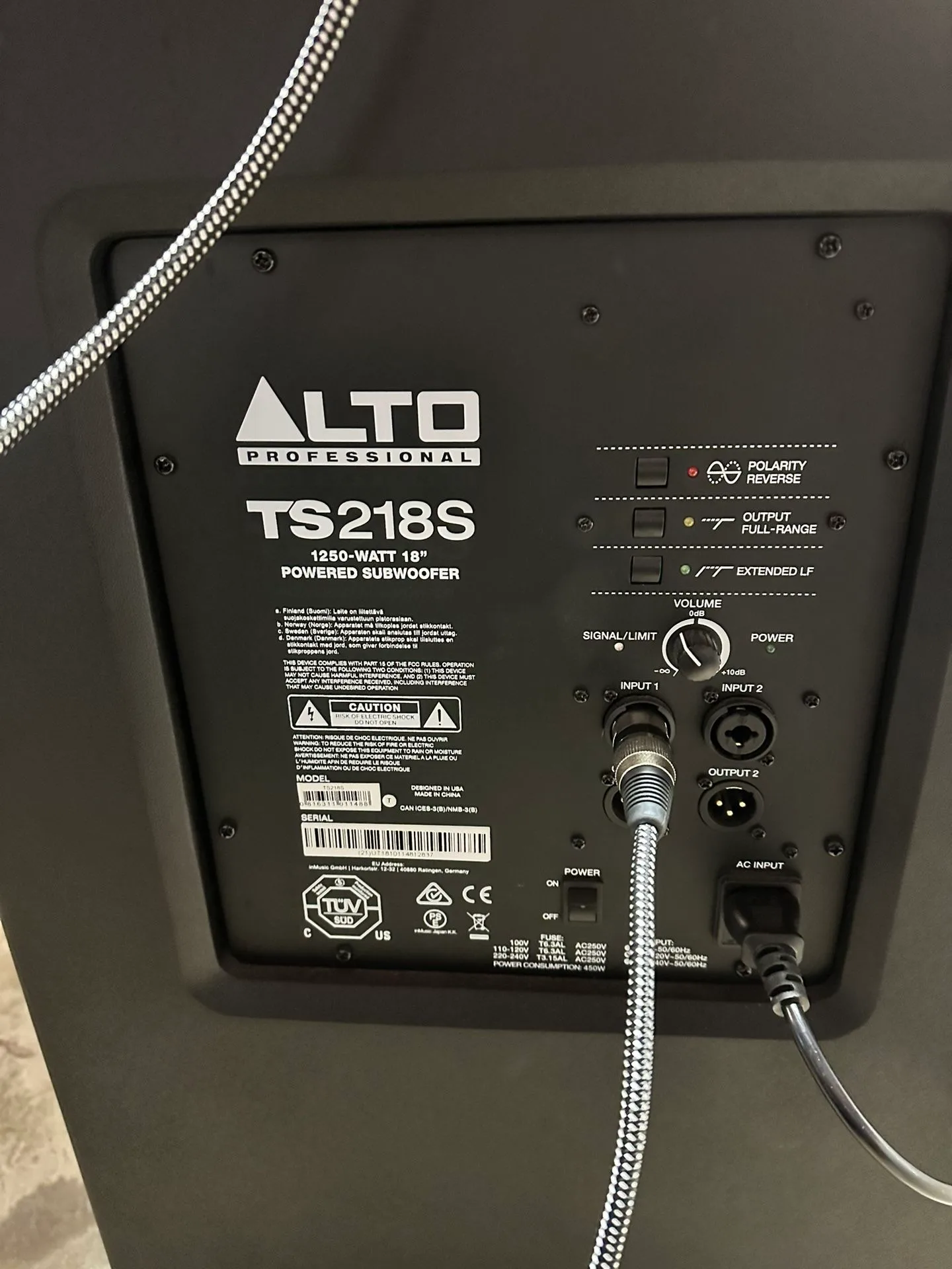 Subwoofer 18-inch — Bajo de 18- pulgadas