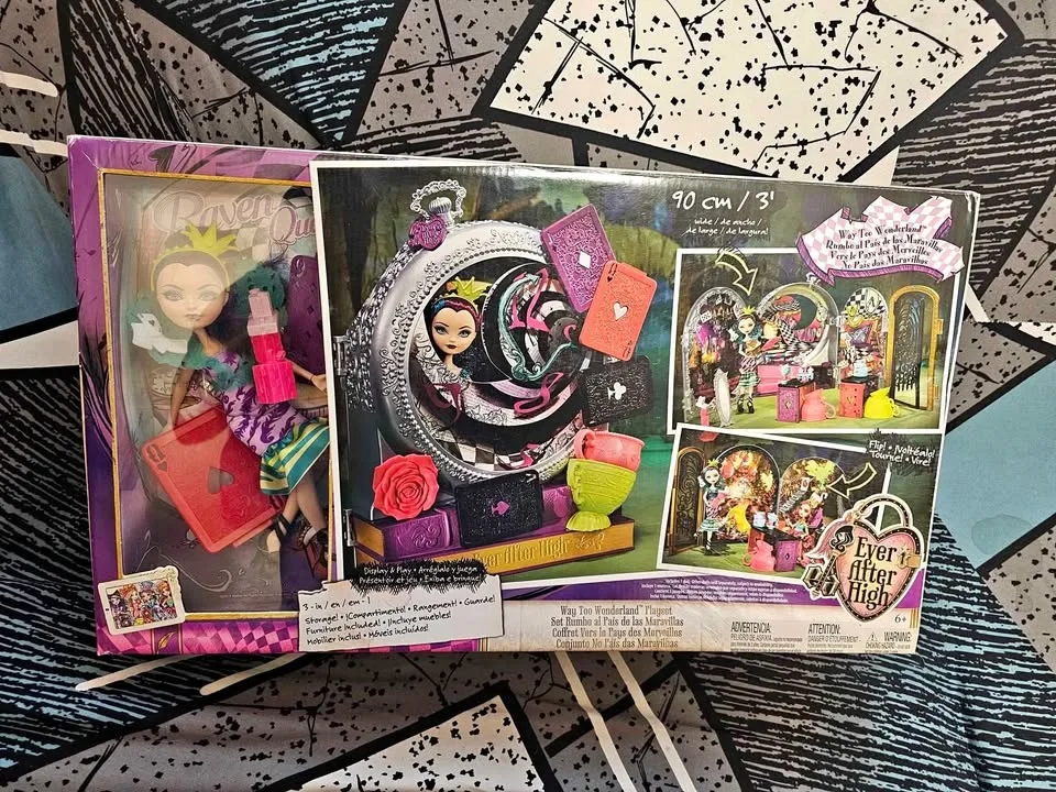 Ever After High Wonderland Playset with Raven Queen Doll