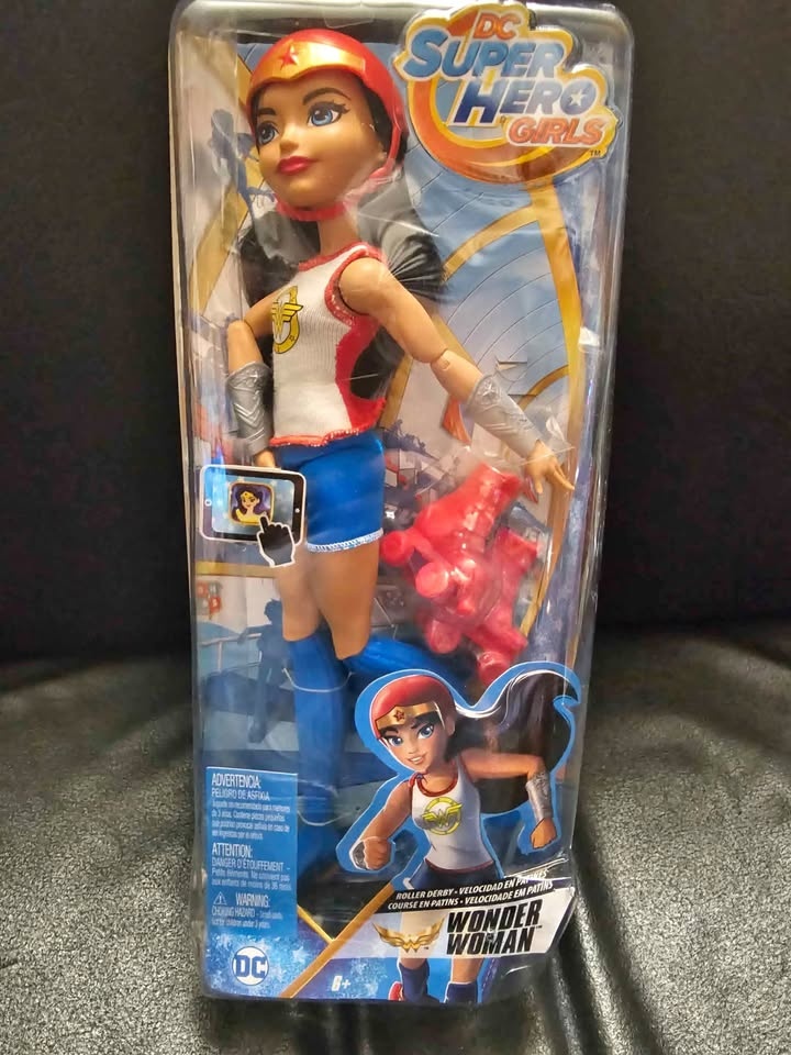 DC superhero girl