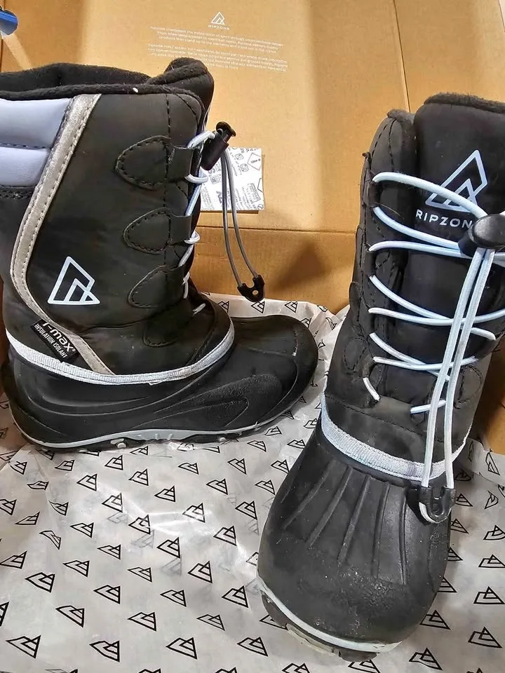 Kids winter boots size 11T