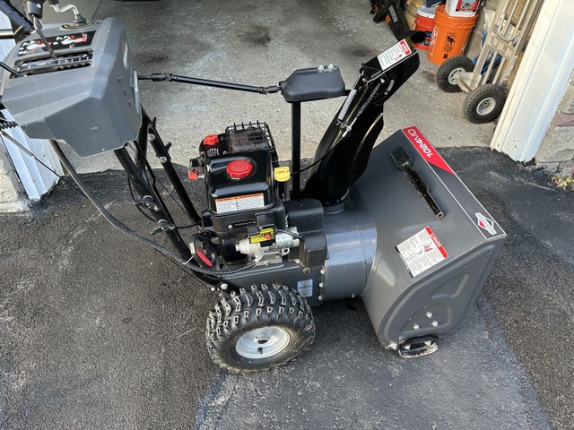 Briggs & Stratton 2-Stage Snow Blower - 24-in - photo 2