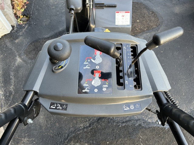 Briggs & Stratton 2-Stage Snow Blower - 24-in - photo 4