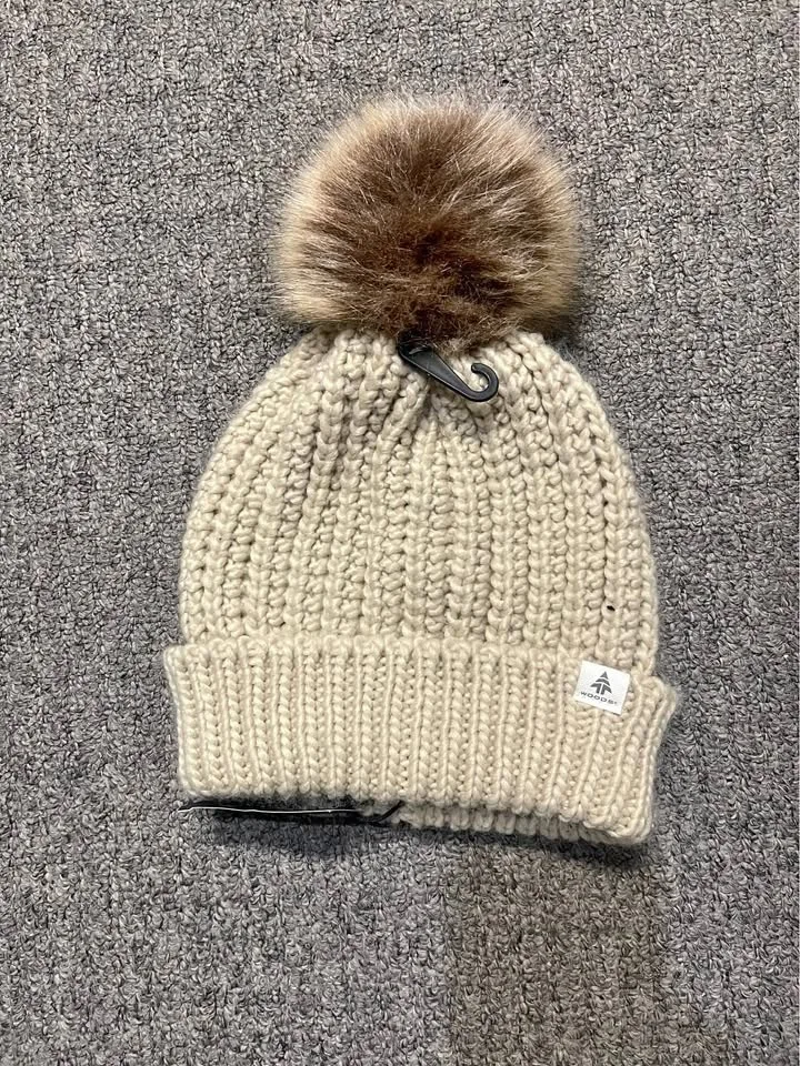 Brand New Woods Women's Faux Fur Pom-Pom Toque