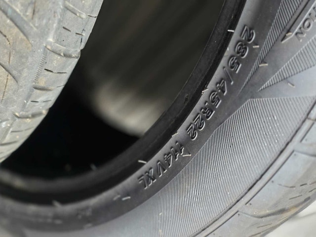 285 45 22 Low profile truck tires 75% left - photo 2