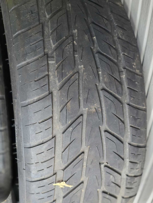 285 45 22 Low profile truck tires 75% left - photo 3