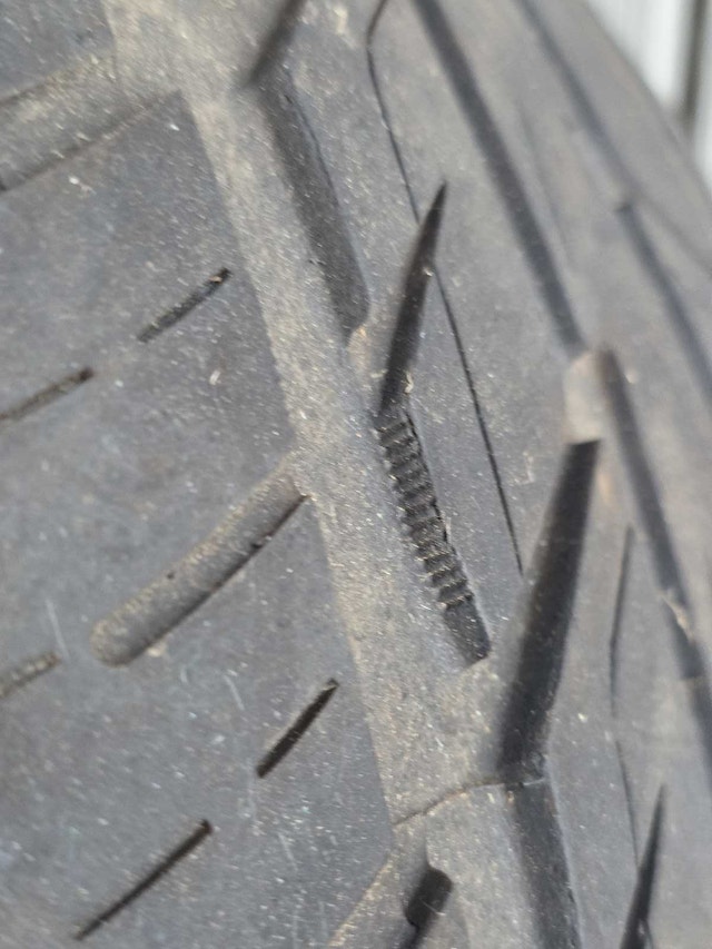 285 45 22 Low profile truck tires 75% left - photo 4