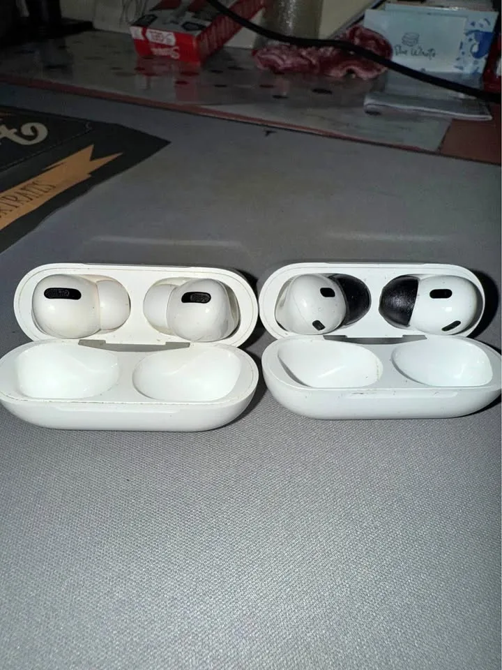 AirPods Pro + AirPods Pro 2 (lightning charging case)(Used)