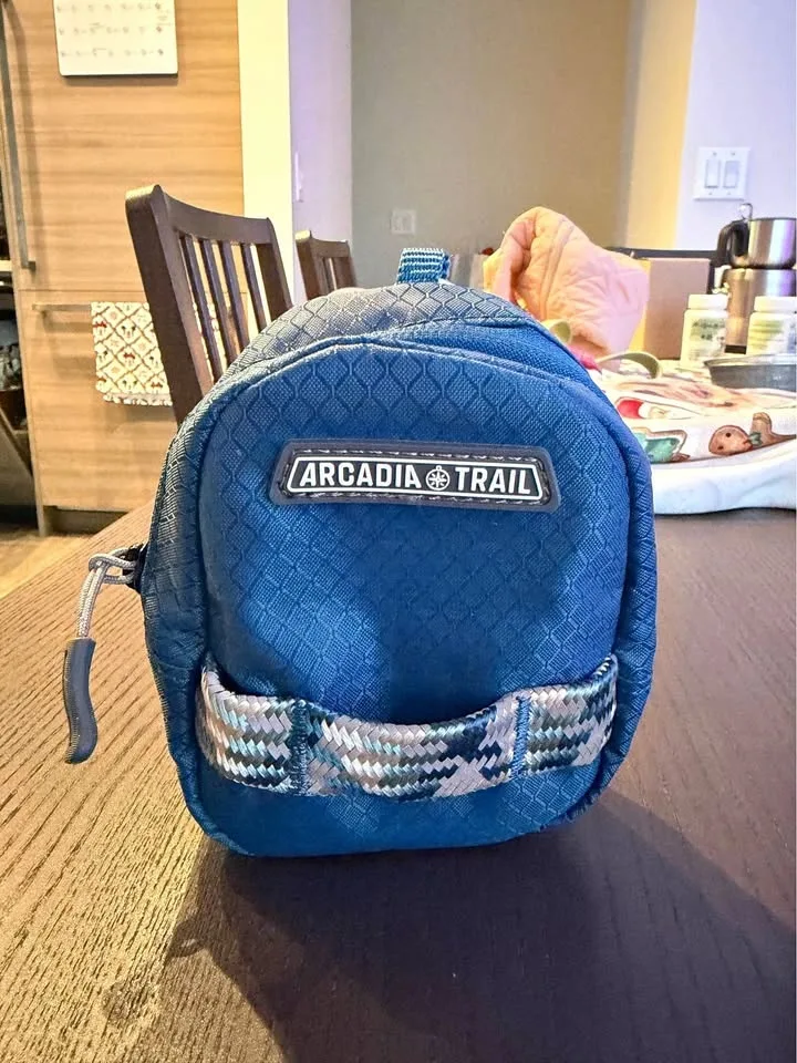 Arcadia Trail™ Waste Bag Dispenser & Treat Tote