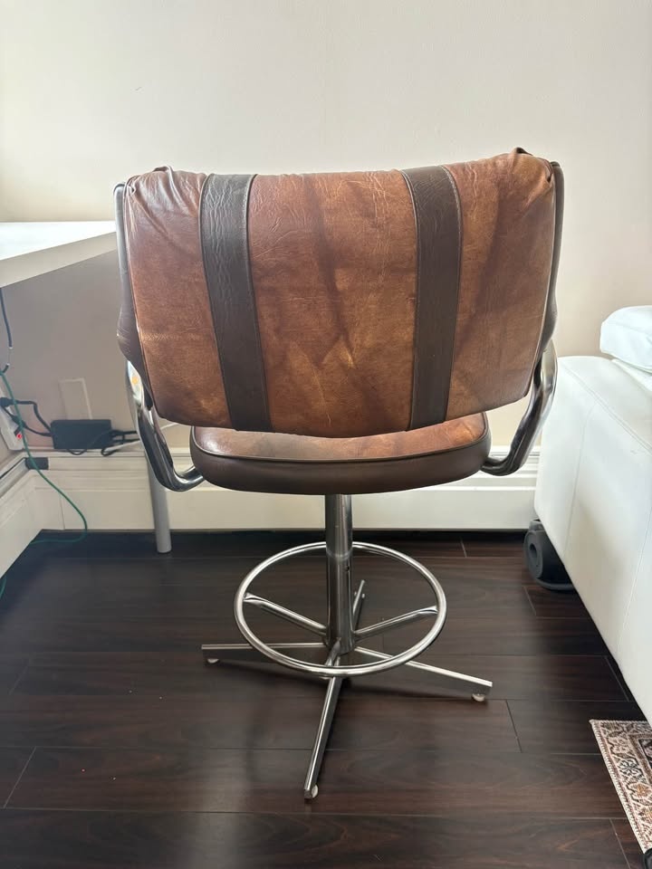 MCM tall swivel chair - photo 2