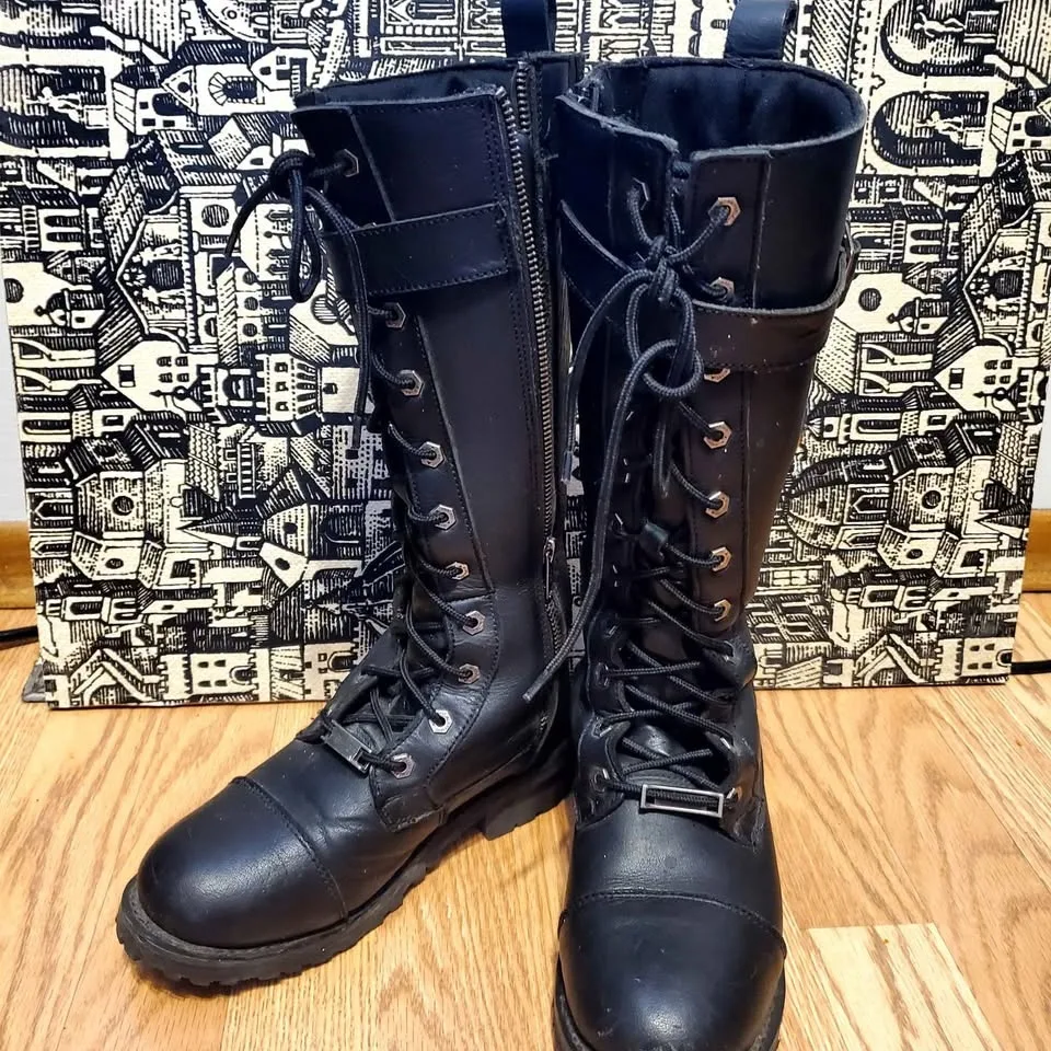 Riding Boots 30.00 Shoes VC Size 7/8 40.00 image indicator(4)