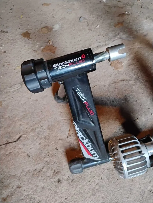 Blackburn Tech Fluid Trainer image indicator(2)