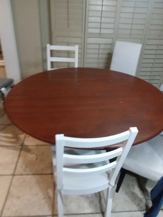 Round Dining Table image indicator(2)