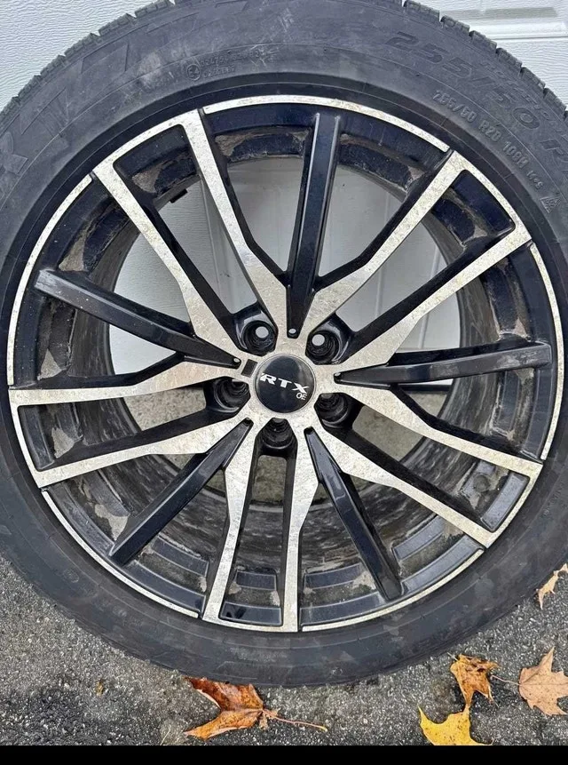 Pirelli 255/50 R20 snow tires RTX 20" Alloy Rims image indicator(3)