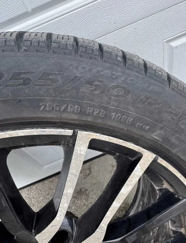 Pirelli 255/50 R20 snow tires RTX 20" Alloy Rims image indicator(6)
