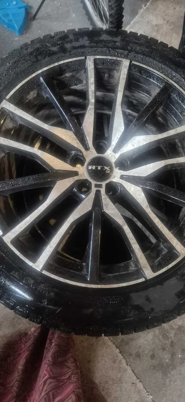 Pirelli 255/50 R20 snow tires RTX 20" Alloy Rims image indicator(8)