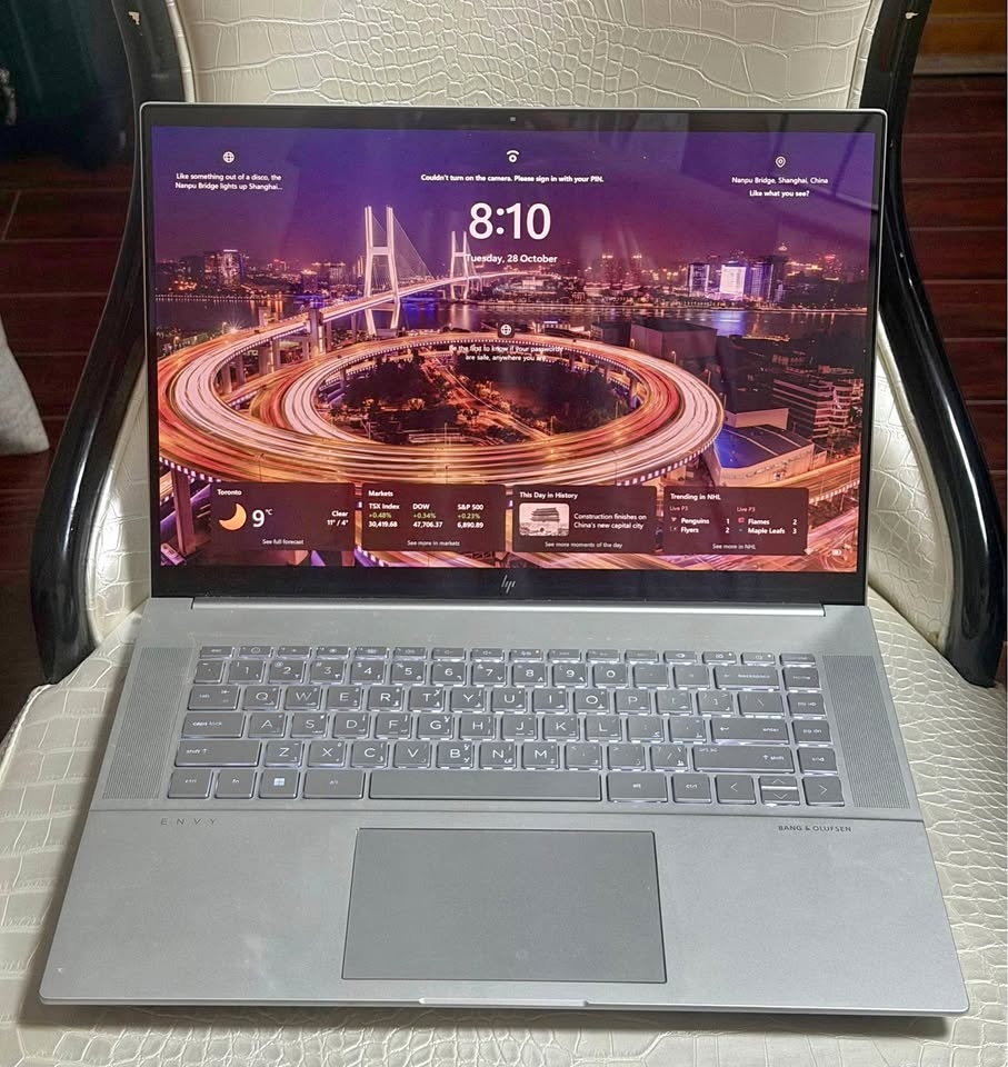 HP ENVY 16 i7-13700H, 32 GB RAM, RTX 4060, 1 TB SSD