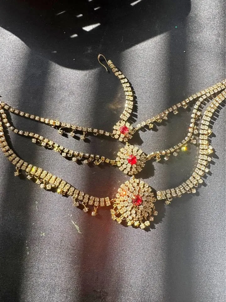 Pretty head piece, head chain