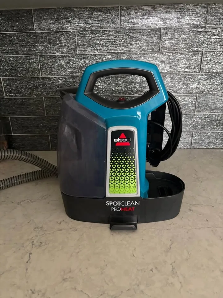 Bissel SpotClean ProHeat® Portable Carpet & Upholstery Cleaner image indicator(2)