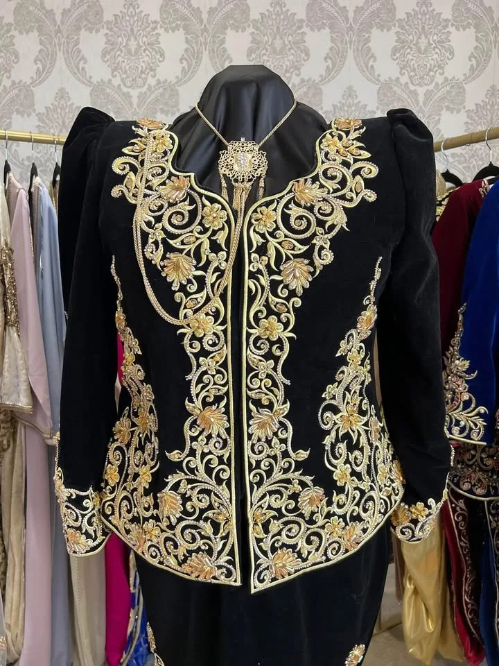 Karakou Noir L/XL LOCATION image indicator(2)