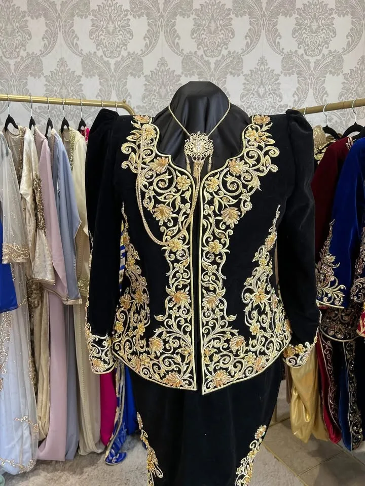 Karakou Noir L/XL LOCATION image indicator(4)